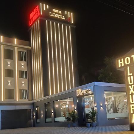 Hotel Luxura, Αχμπανταμπάντ Εξωτερικό φωτογραφία