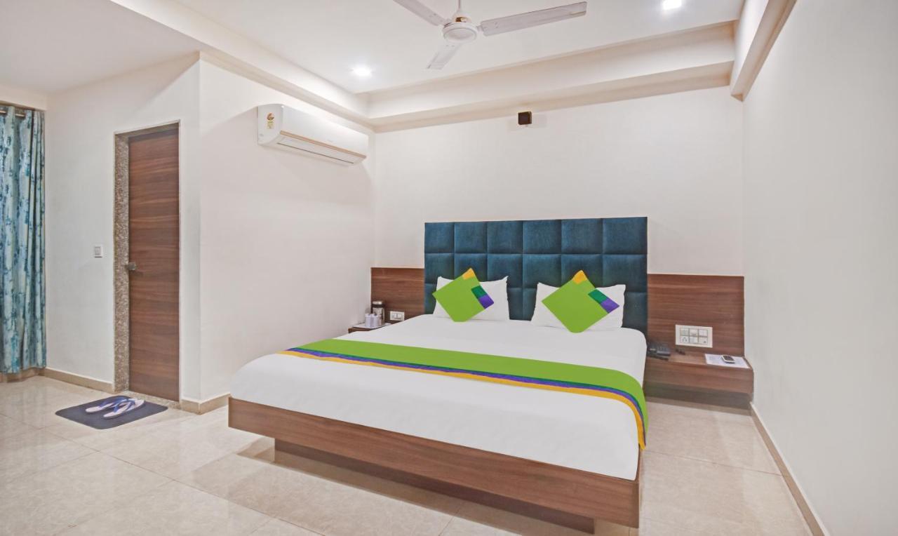 Hotel Luxura, Αχμπανταμπάντ Εξωτερικό φωτογραφία