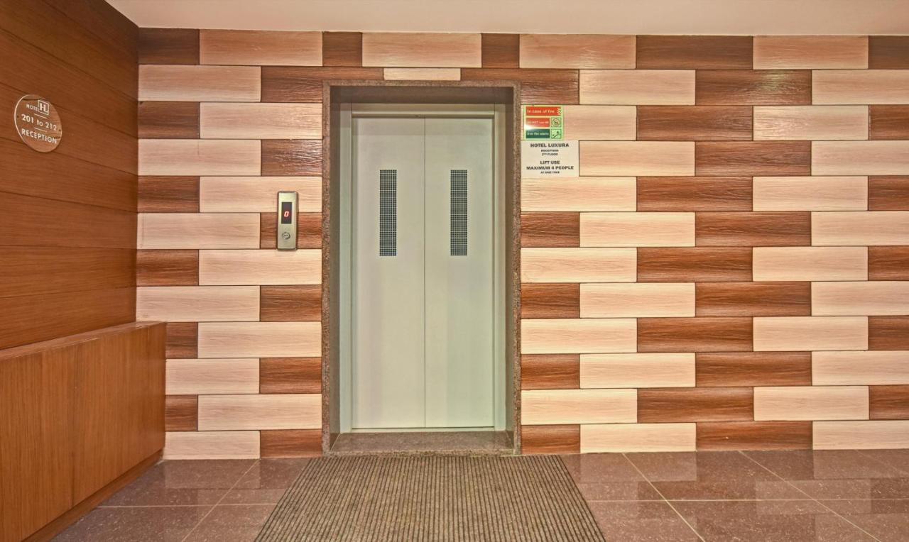 Hotel Luxura, Αχμπανταμπάντ Εξωτερικό φωτογραφία