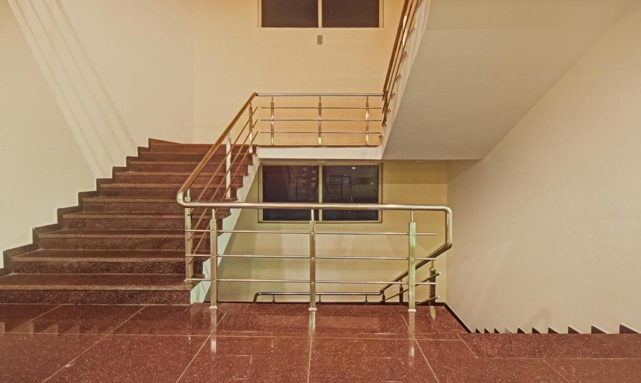 Hotel Luxura, Αχμπανταμπάντ Εξωτερικό φωτογραφία