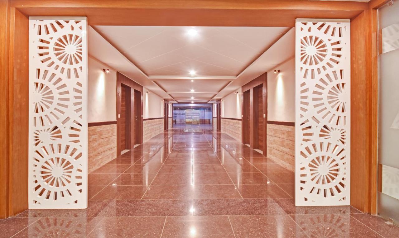 Hotel Luxura, Αχμπανταμπάντ Εξωτερικό φωτογραφία