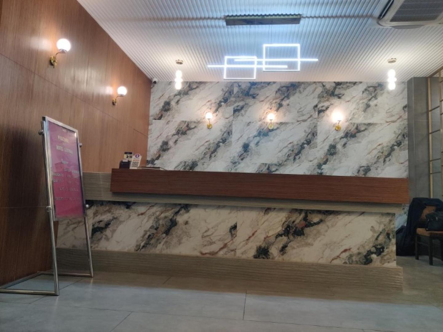 Hotel Luxura, Αχμπανταμπάντ Εξωτερικό φωτογραφία